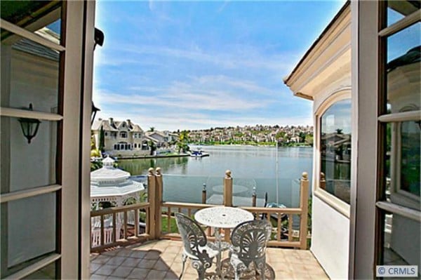 Bedroom balcony view onto lake