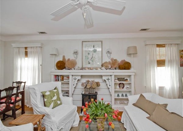 Great room inside of Mermaid Manor
