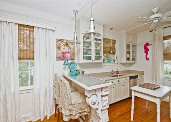 Mermaid Manor kitchen