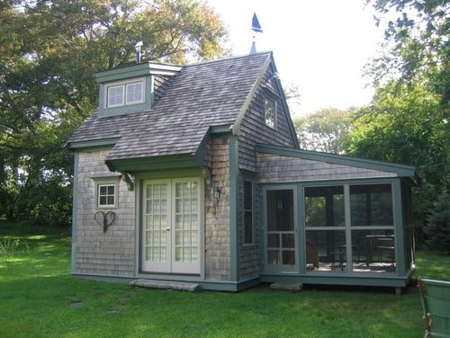 Tiny House by BF Architects with screend in porch is less than 400 square feet